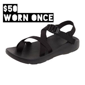 Chacos black 7 toe strap waterproof sandals