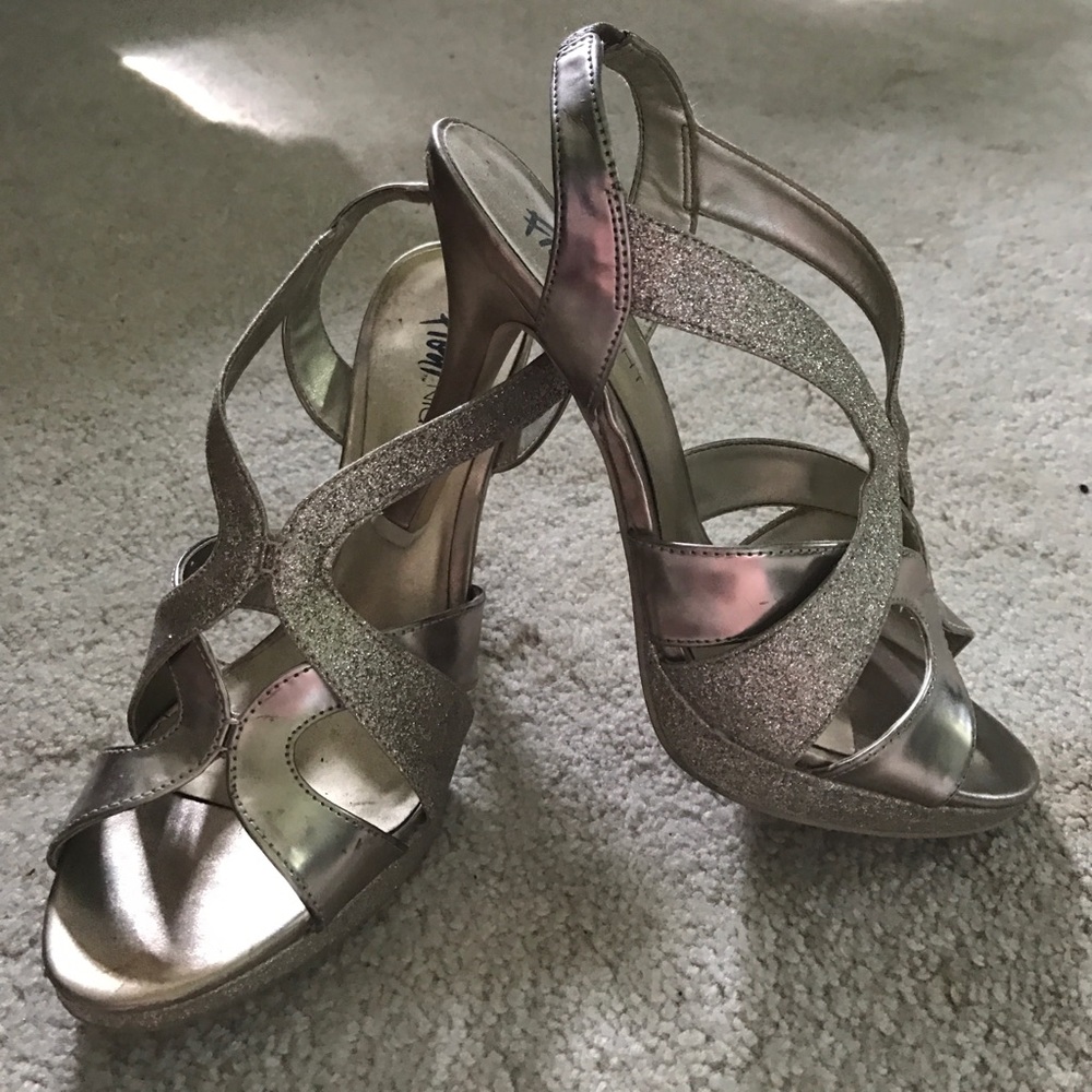 Fioni Night heel - women size 8