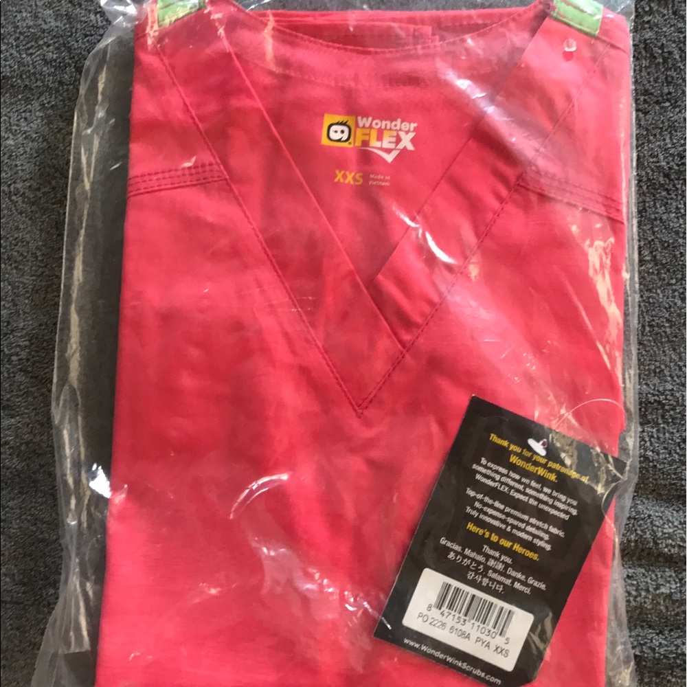 Wonder Wink Scrub Top & Bottoms NEW