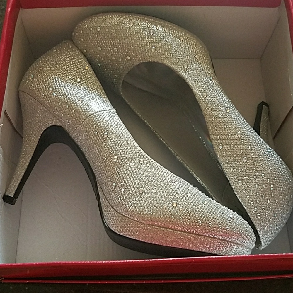 Silver rhinestone heals *never worn*