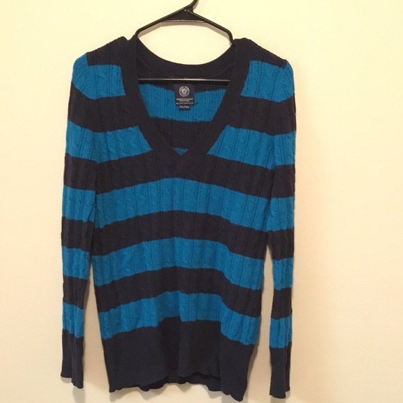 American Eagle Outfitters Sweaters - Navy and blue American Eagle v-neck sweater