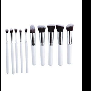 white makeup brushes