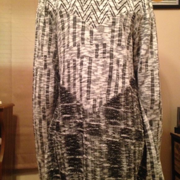Black and white cardigan - Picture 2 of 4