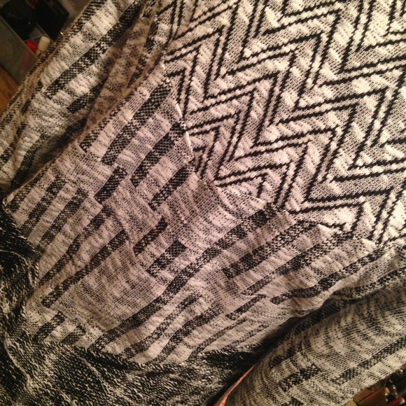 Black and white cardigan - Picture 3 of 4