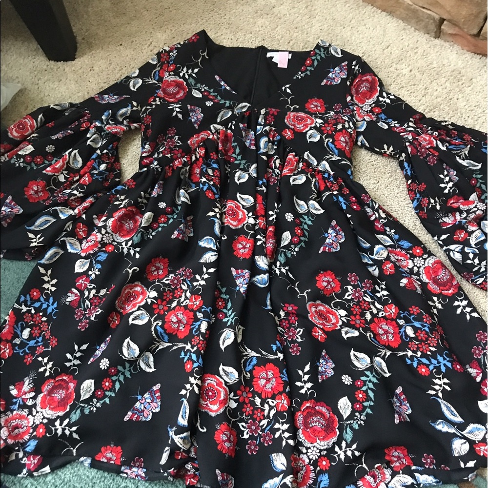 New York and company short dress with bell sleeves