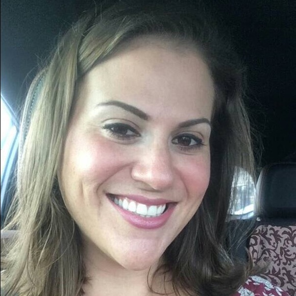 Meet your Posher, Stephanie - Picture 2 of 2