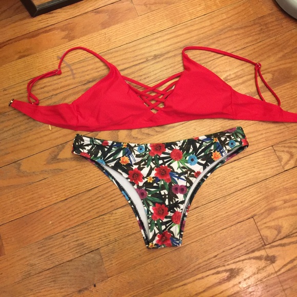 Bikini - Picture 2 of 5