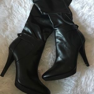 Black knees high boots