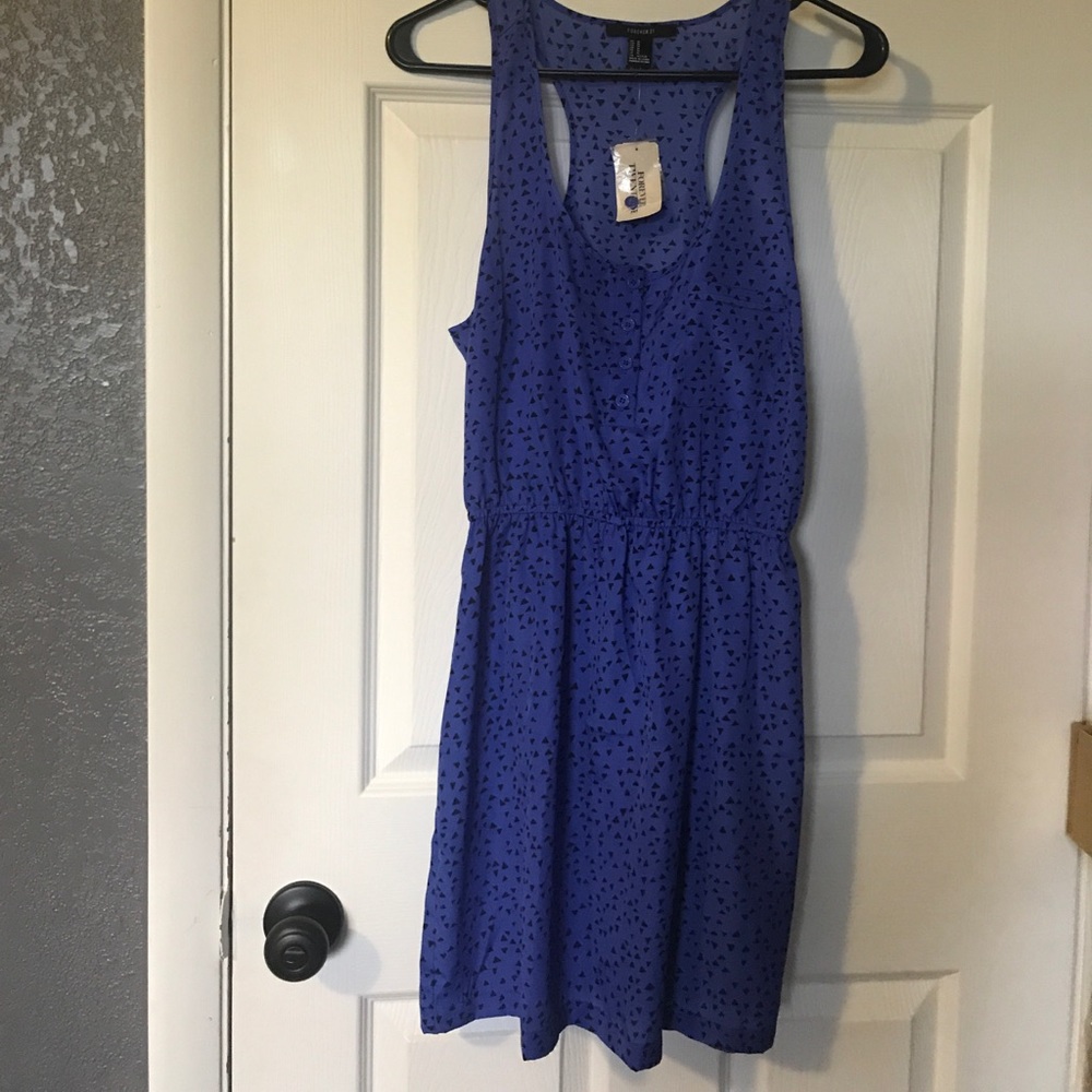 💐SALE!! NWT!!!! Blue dress w/black triangles