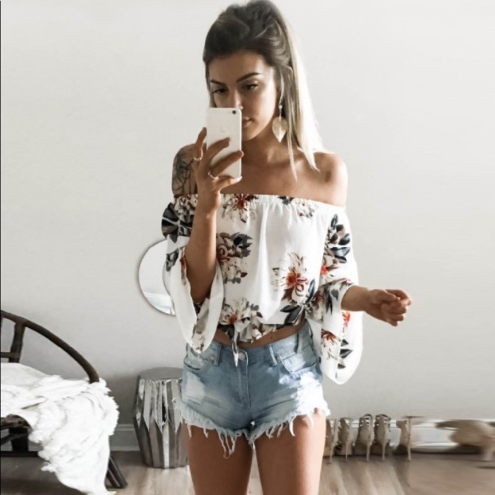 HP ๐๐Boho Floral Off Shoulder Blouse - Picture 2 of 6