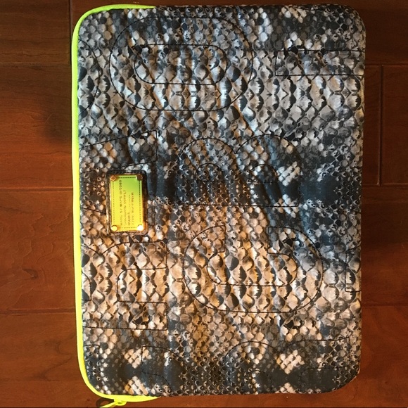 Marc Jacobs Pretty Nylon Laptop Case - Picture 1 of 4