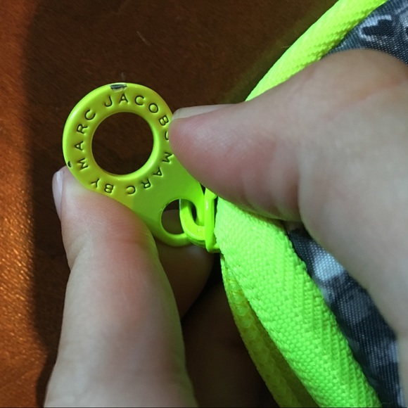 Marc Jacobs Pretty Nylon Laptop Case - Picture 4 of 4