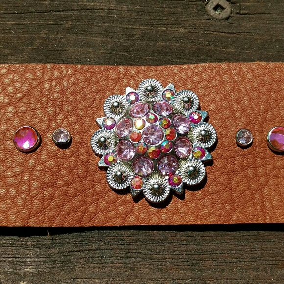 Leather cuff bracelet - Picture 1 of 3