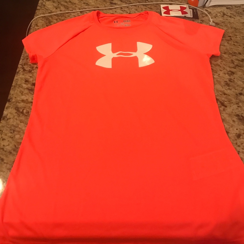 Girls Underarmour moisture wick T shirt