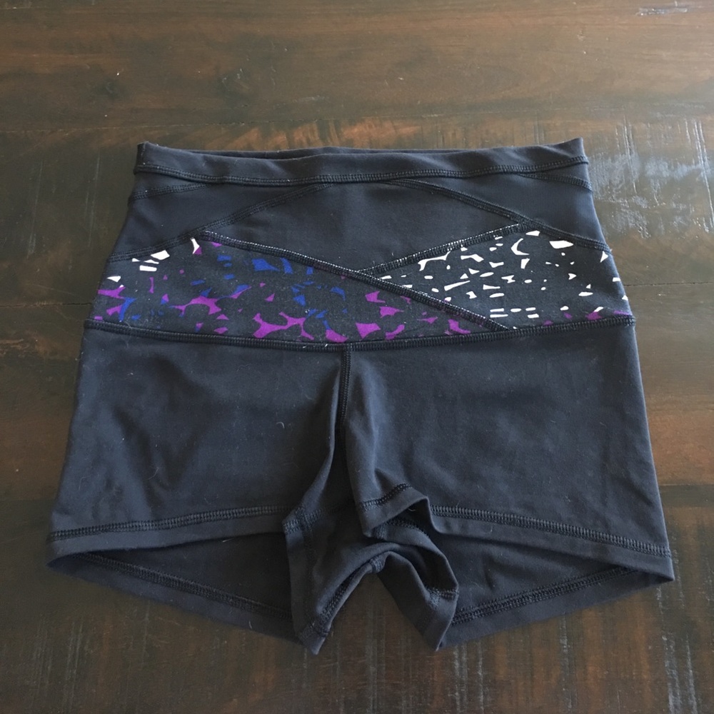 Lululemon high rise reversible shorts size 6