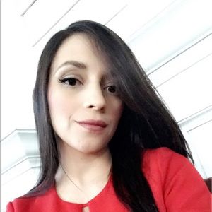 Meet your Posher, Carolina