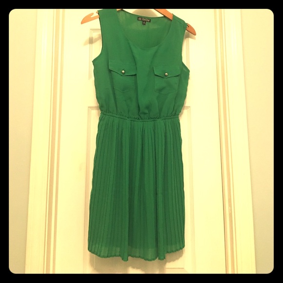 Green Dress - Picture 1 of 2