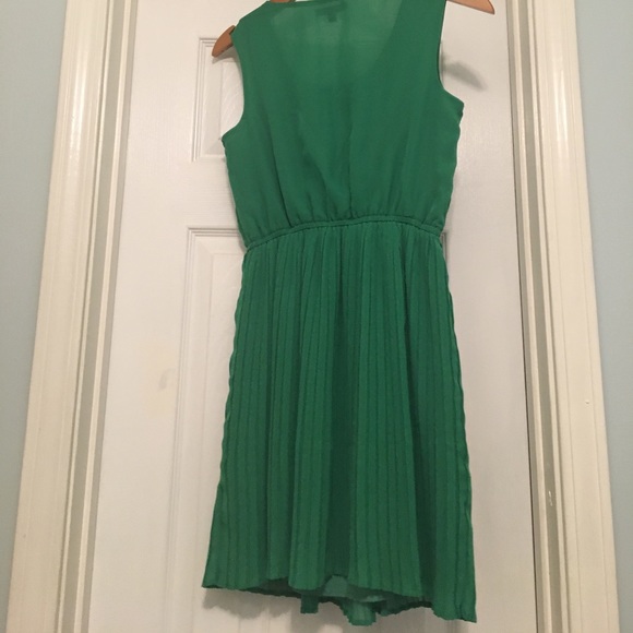 Green Dress - Picture 2 of 2