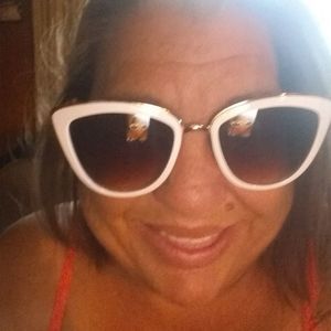 Meet your Posher, Janet