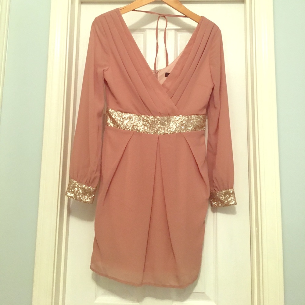 Dusty pink dress with small sequin accents