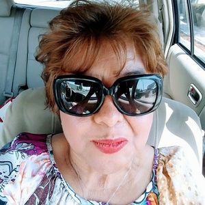 Meet your Posher, Elvia