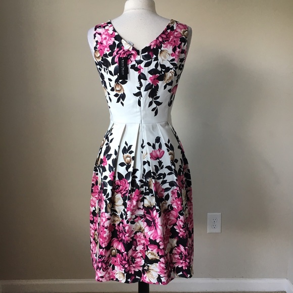 Sleeveless notched neckline fit flare dress SOLD!! - Picture 3 of 4