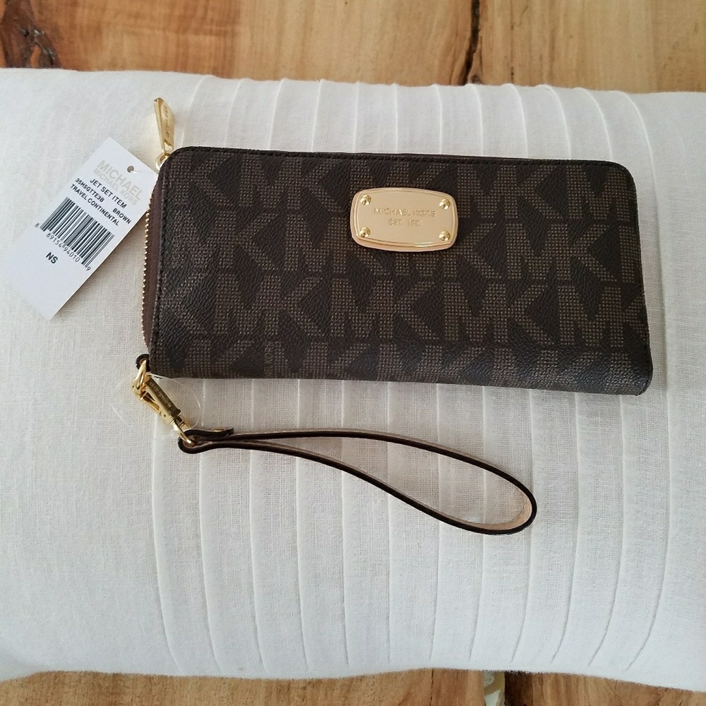 Michael Kors Travel Continental Wallet Wristlet