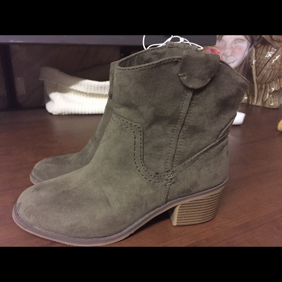 NEW Merona Booties - Picture 2 of 3