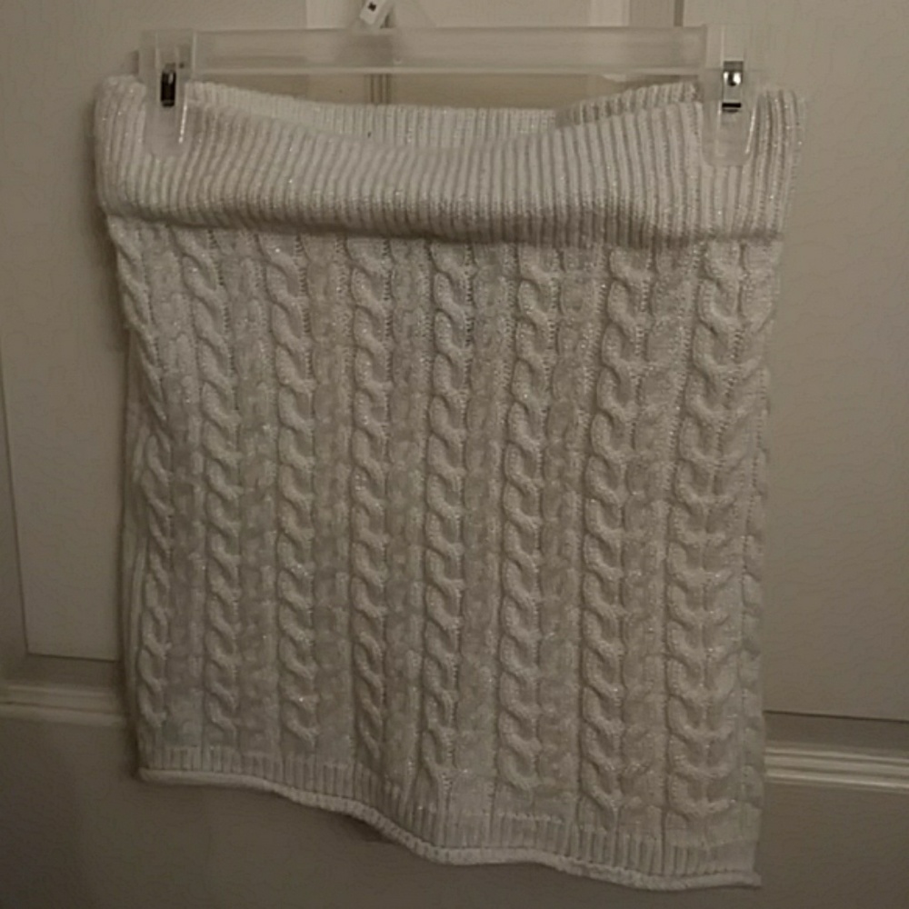 Adorable sweater tube top