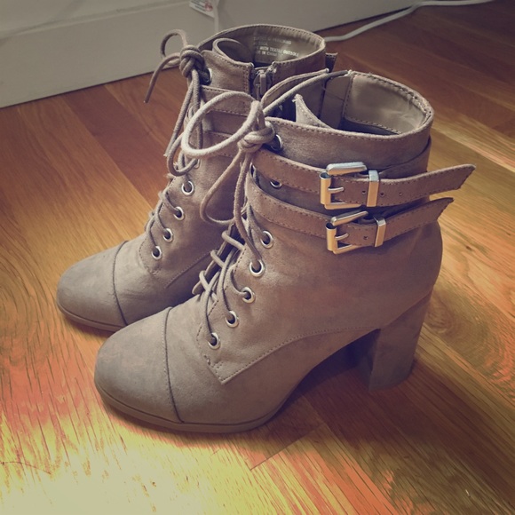 Suede taupe ankle booties size 7 - Picture 1 of 4