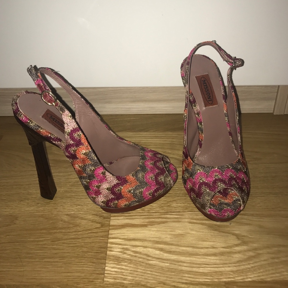BRAND NEW. NEVER WORN.Missoni pumps