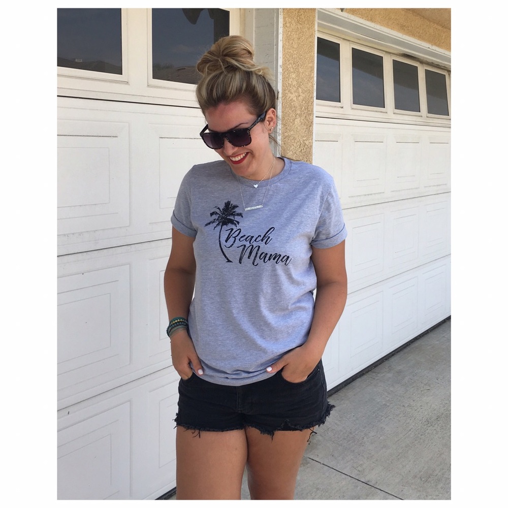 "Beach Mama" Mama Tee - Picture 2 of 3