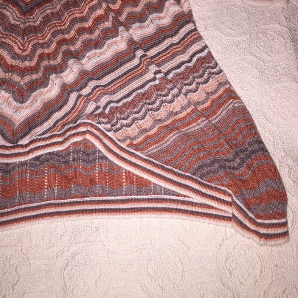 Verve Chevron Pattern Sweater - Picture 3 of 4