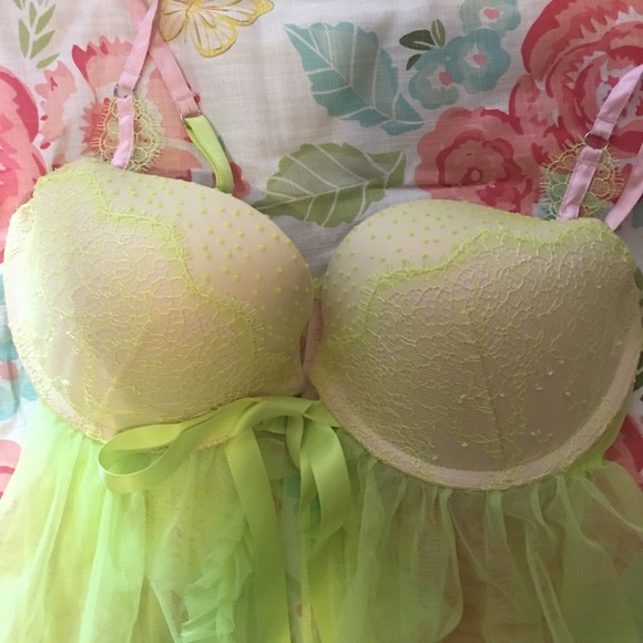 Victoria's Secret lingerie - Picture 2 of 4