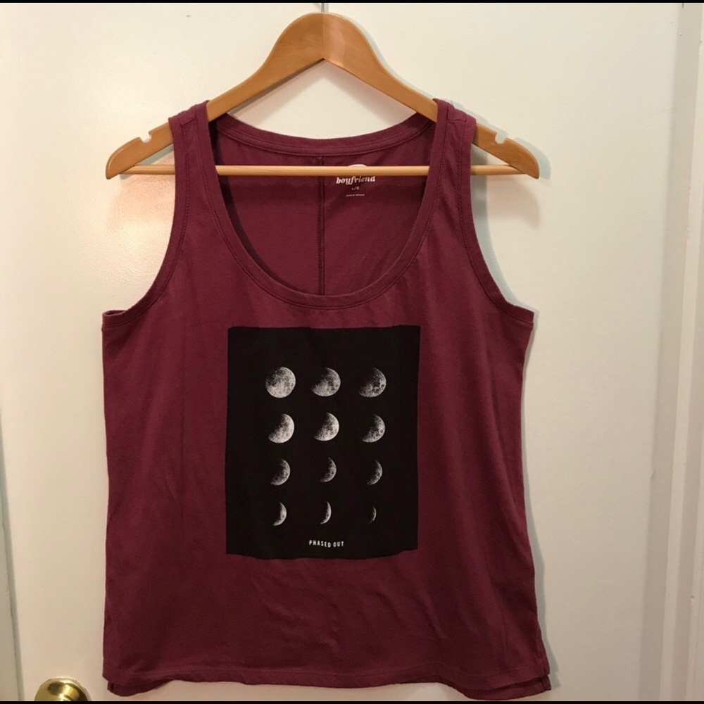 Burgundy Old Navy logo tank top with moon design