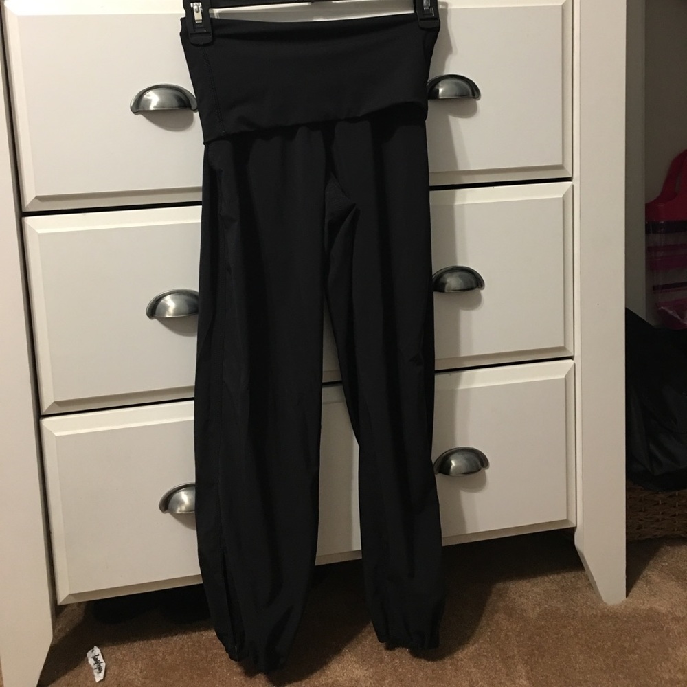 Lululemon athletica crop pants
