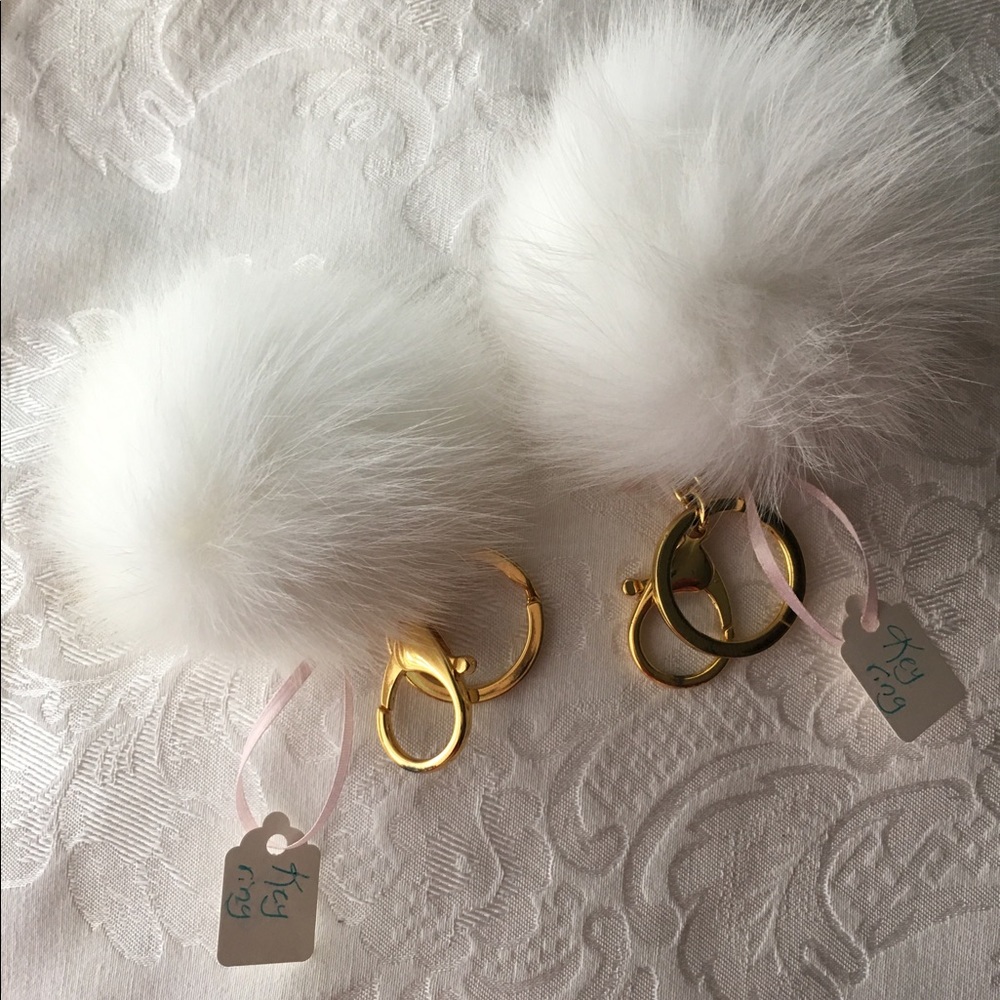 Pom Pom key chain holder