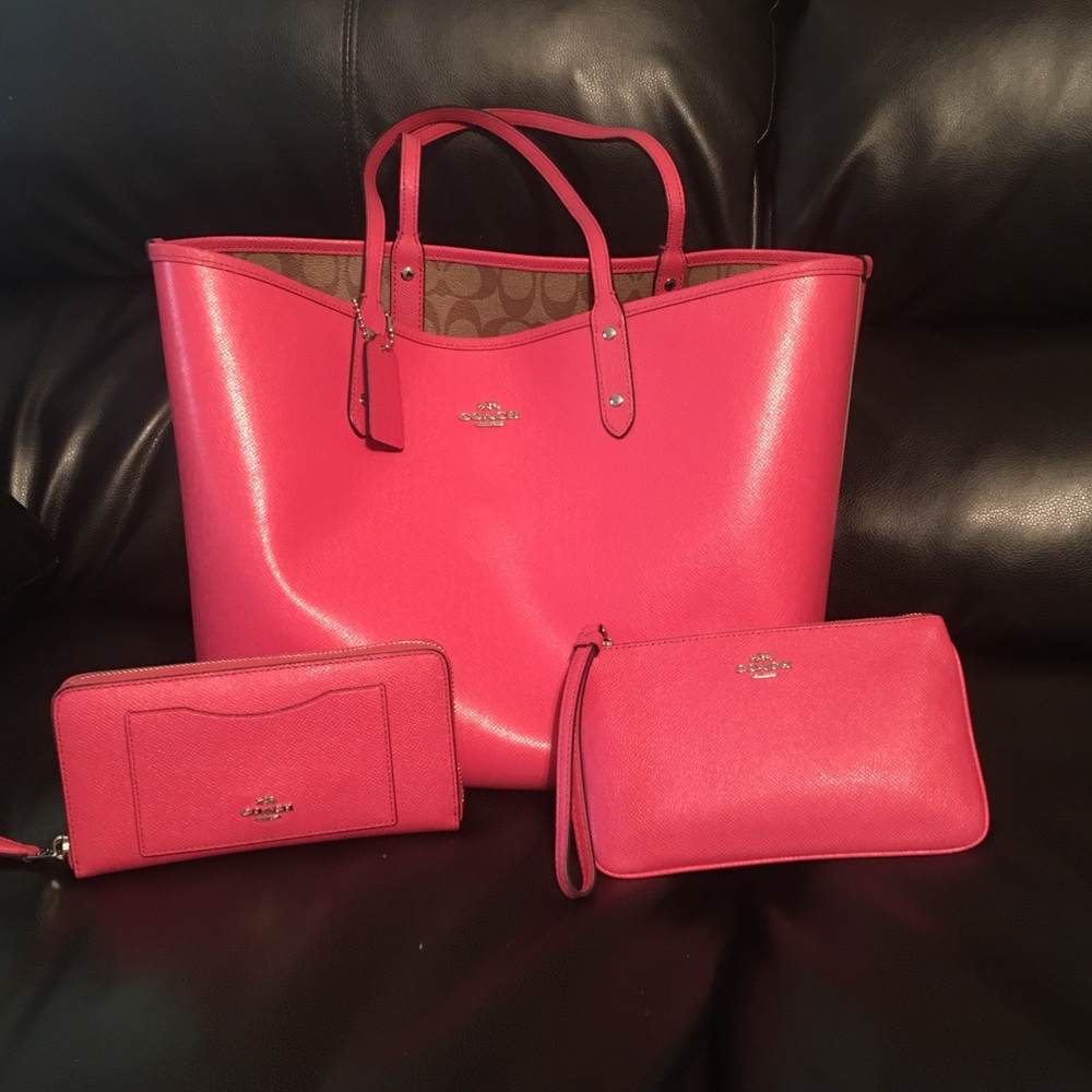 Authentic Coach Purse, Wallet & Wristlet