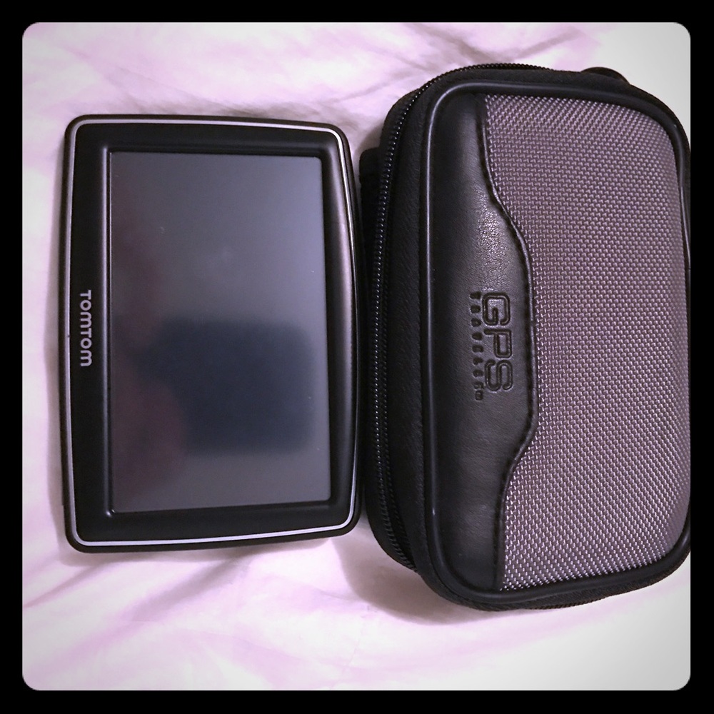 TomTom GPS system, no charger included, just GPS