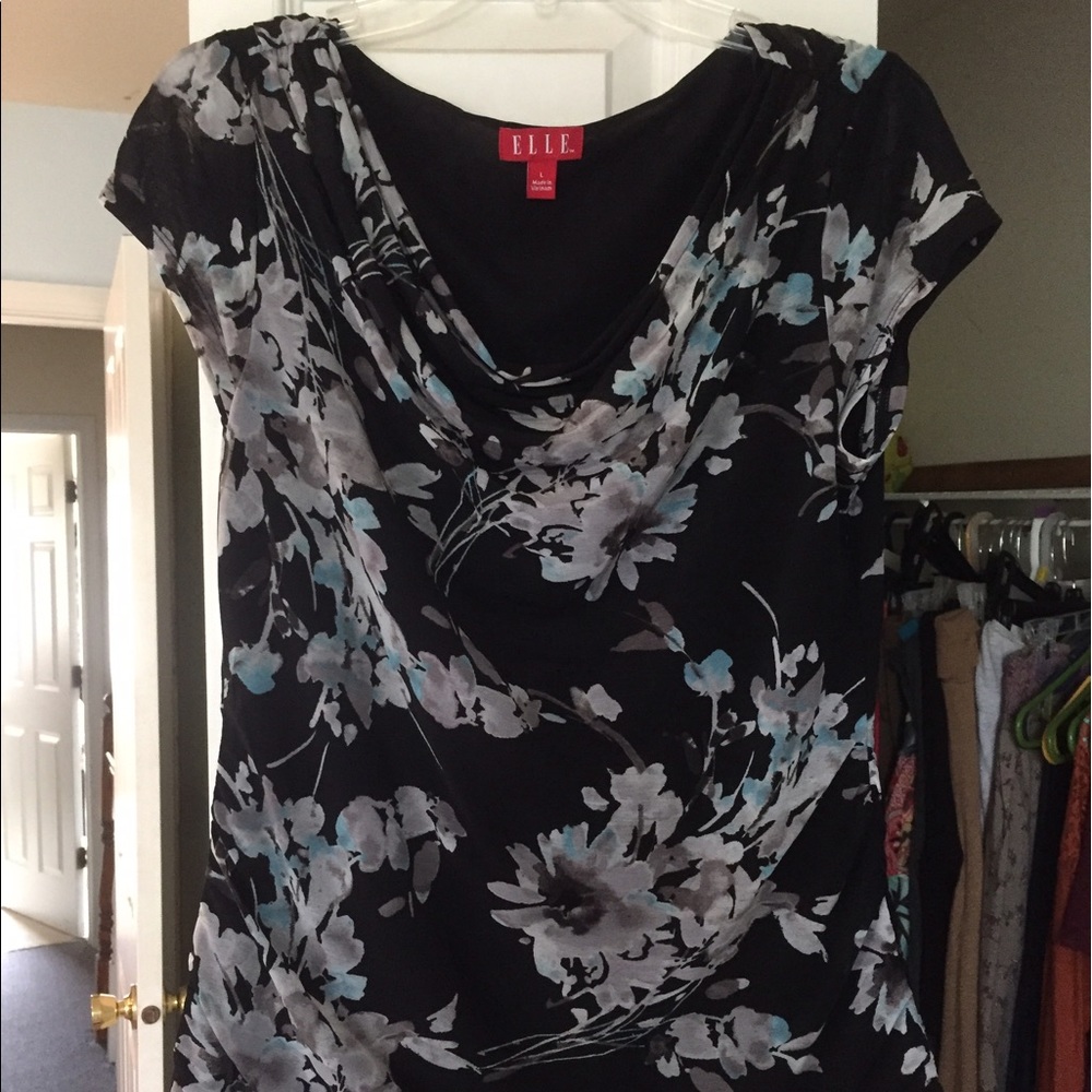 Short-sleeved watercolor floral top