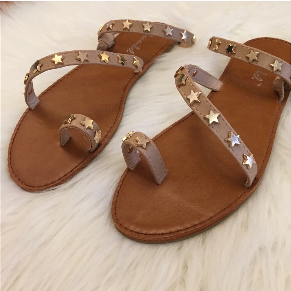 •LAST 1• Nude Star Studded Toe Ring Sandals - Picture 2 of 8