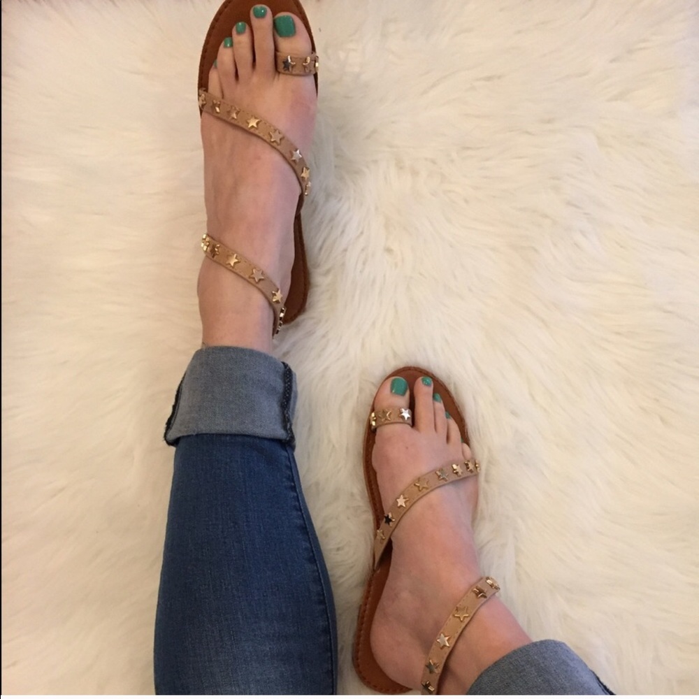 •LAST 1• Nude Star Studded Toe Ring Sandals - Picture 3 of 8