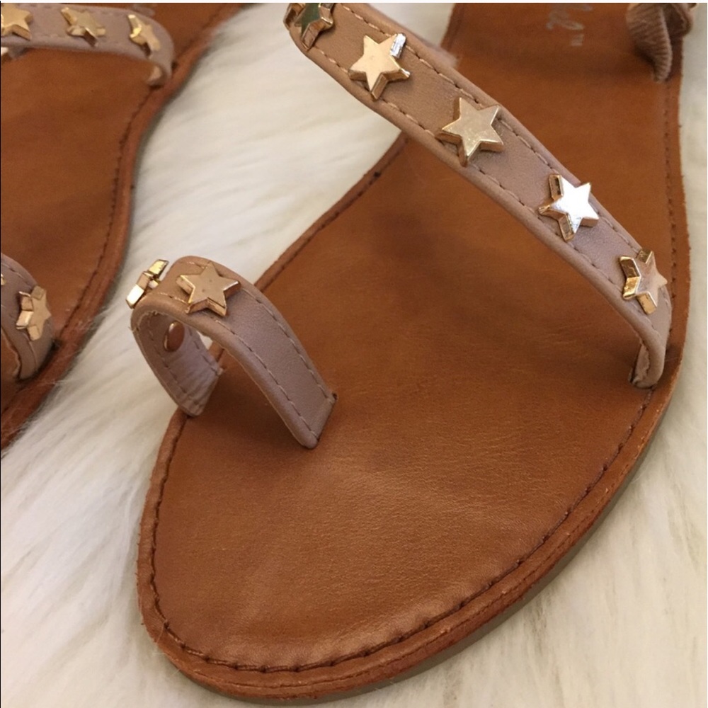 •LAST 1• Nude Star Studded Toe Ring Sandals - Picture 5 of 8