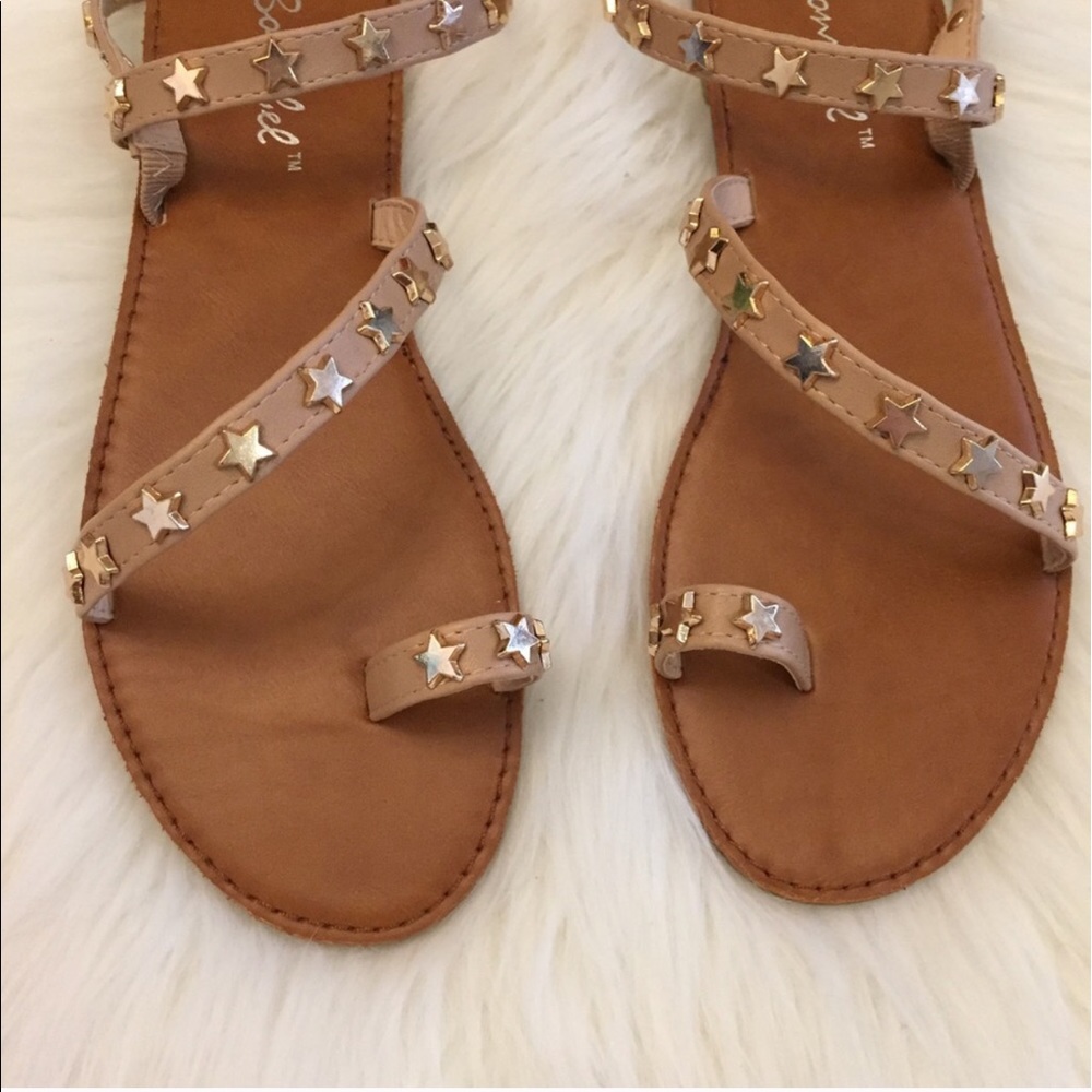 •LAST 1• Nude Star Studded Toe Ring Sandals - Picture 4 of 8