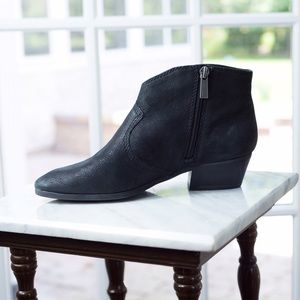 VINCE CAMUTO - Cider Western Low Bootie