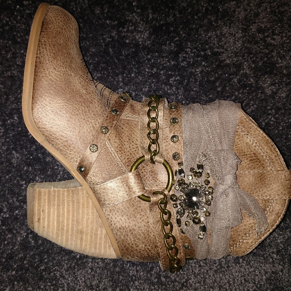 Ankle boots