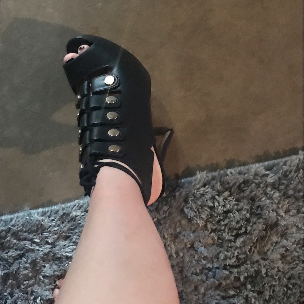 ALDO black and gold heels!