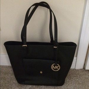 Michael Kors Jet Set Leather Snap pocket Tote bag