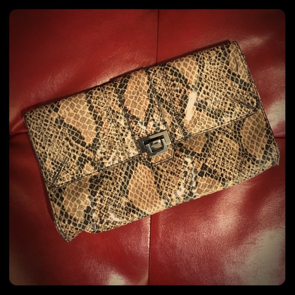 Jessica Simpson Clutch 👛
