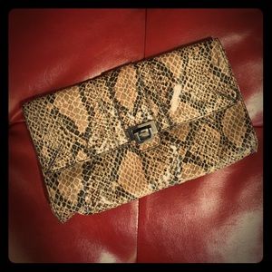 Jessica Simpson Clutch 👛